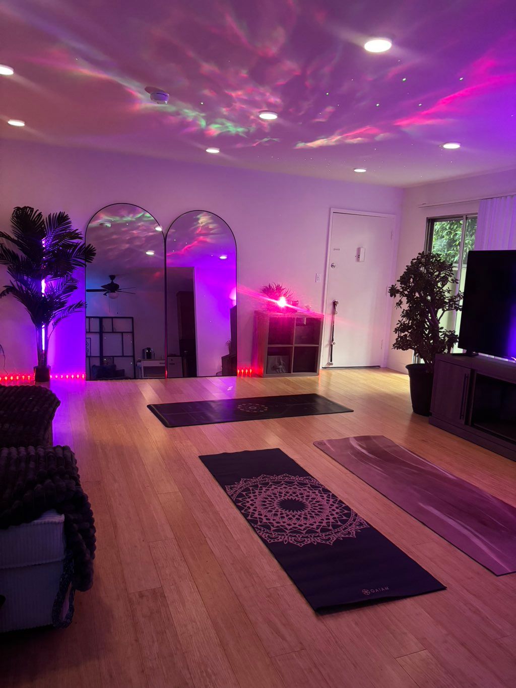 Home studio, fits classes of up to 6 students comf