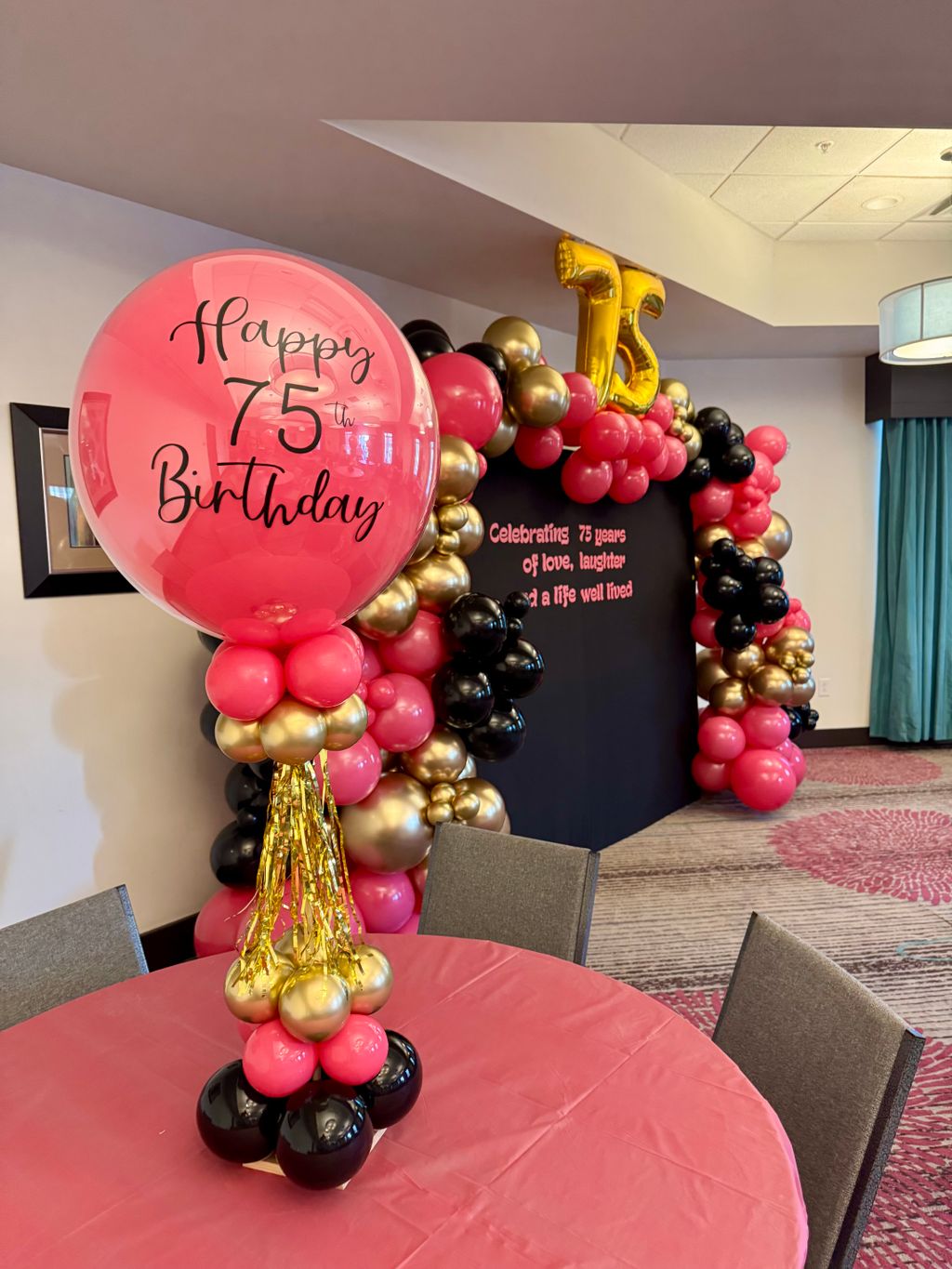 Centerpiece and balloon backdrop