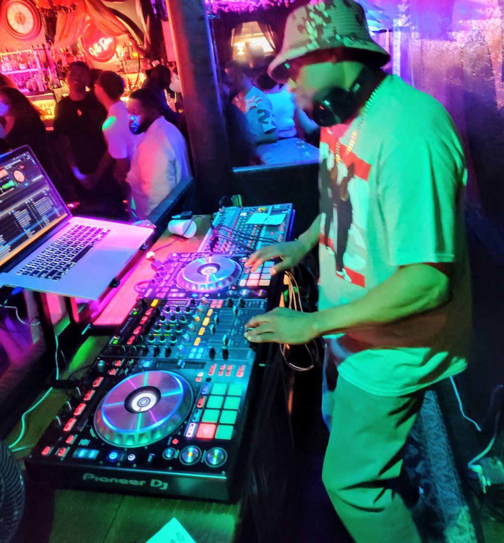 At the Vibe Dive lounge, Tacoma 