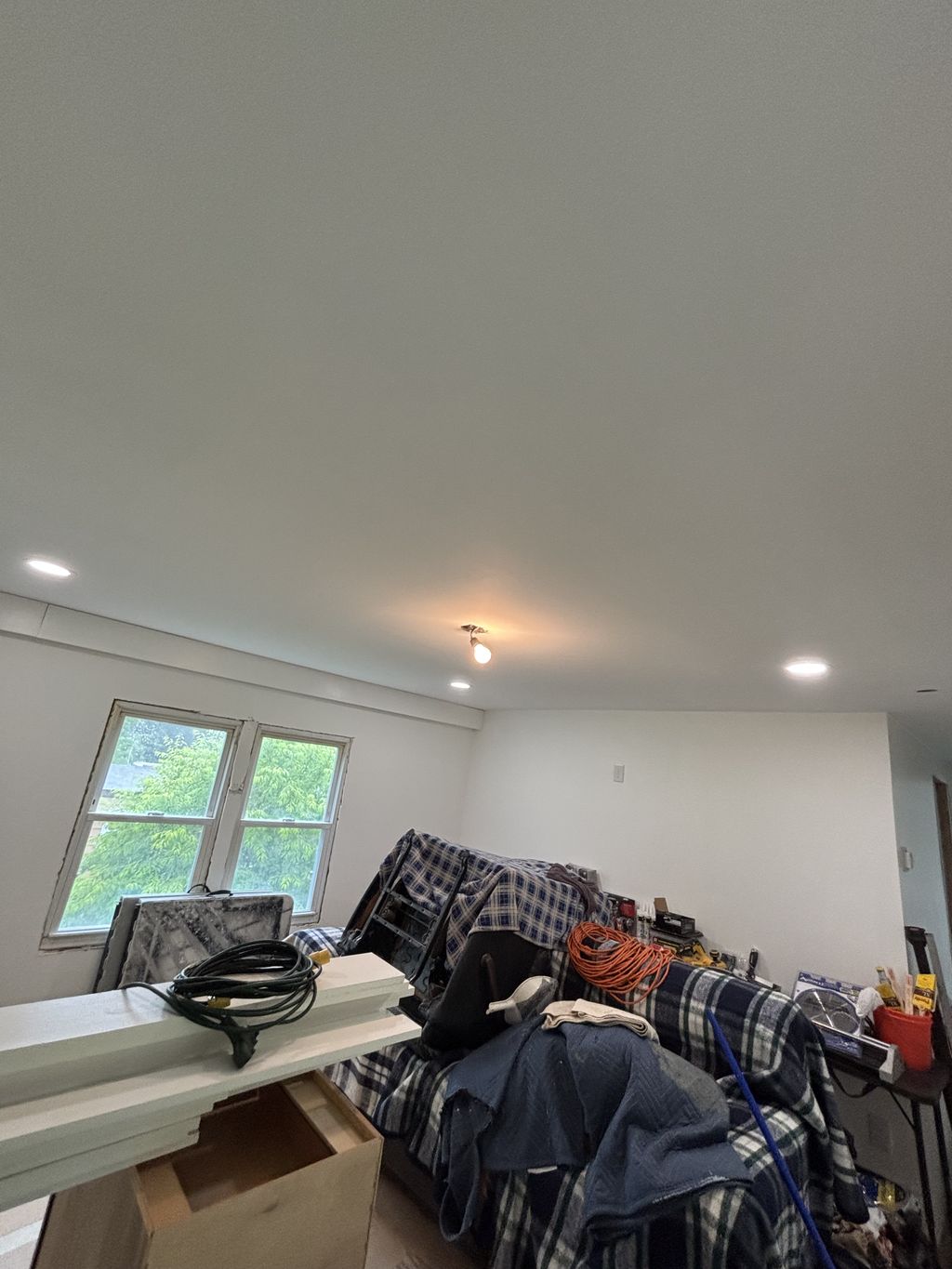 New install 4x can lights plus center light 