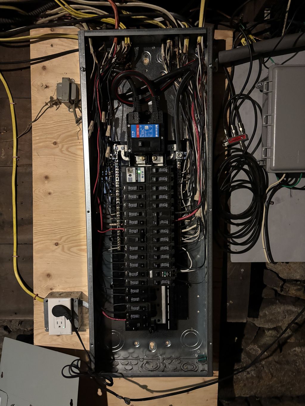 New install of a 200 amp panel with service outlet