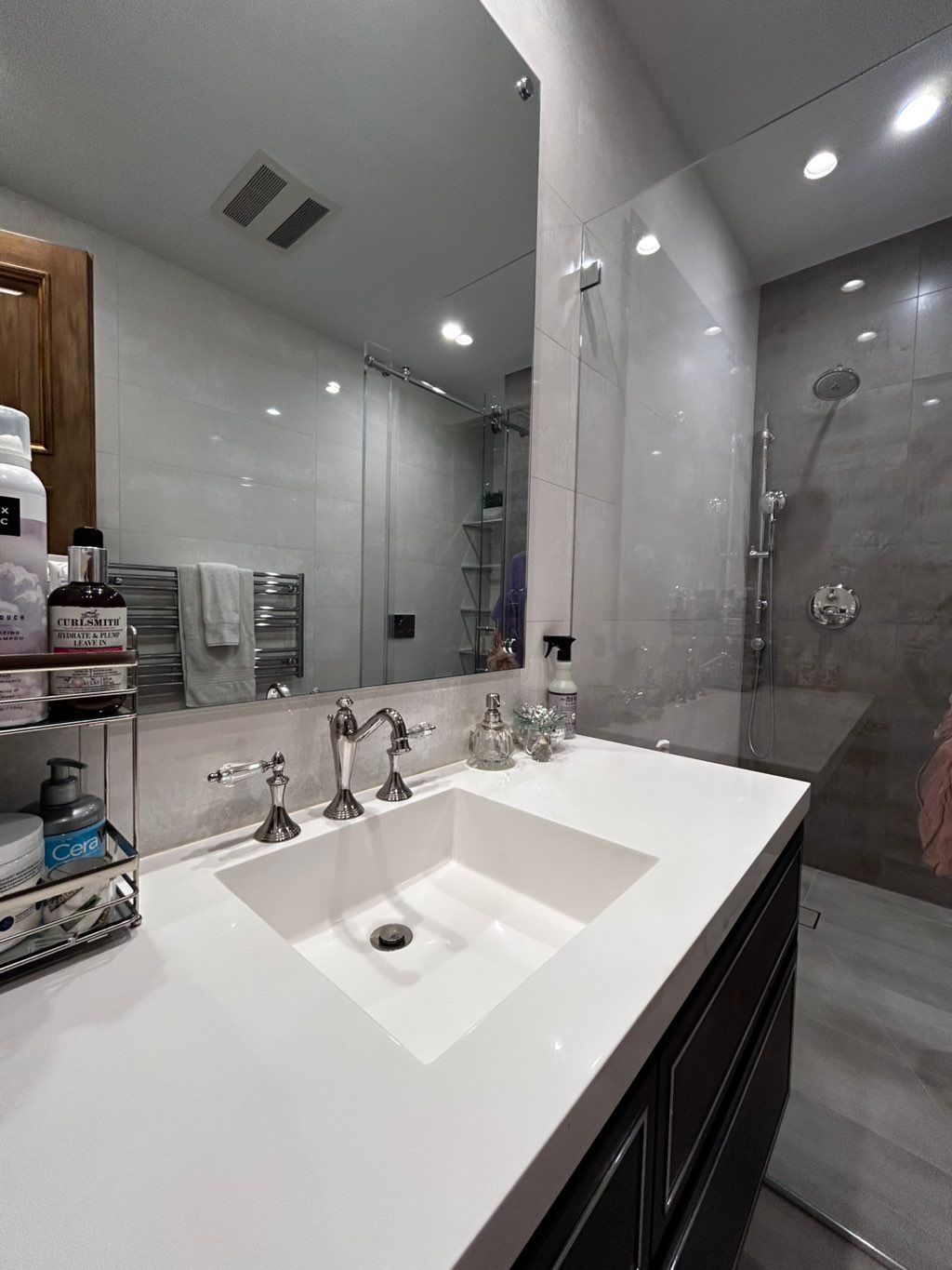 A clean bathroom is all you need for happiness.🤭