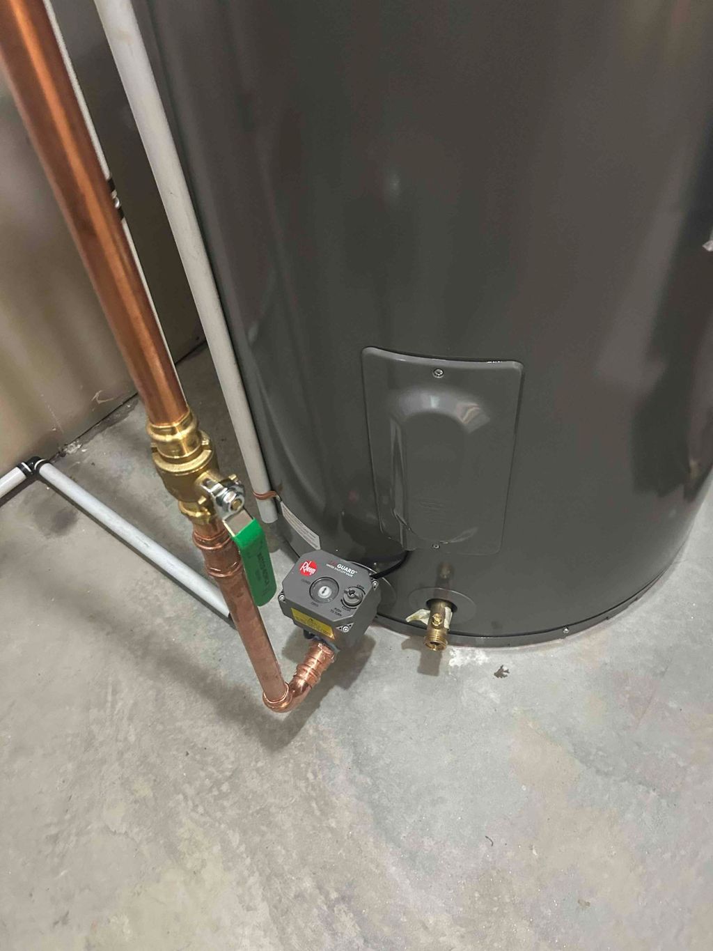 Hybrid Water Heater With Auto Leak Detection