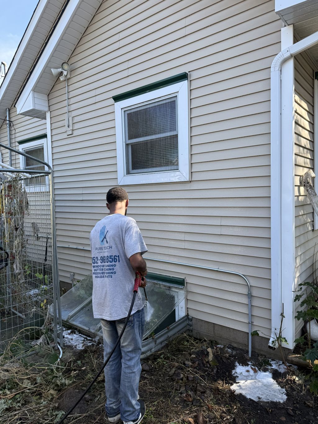 “From green to clean 🌿➡️✨ — full exterior pressure