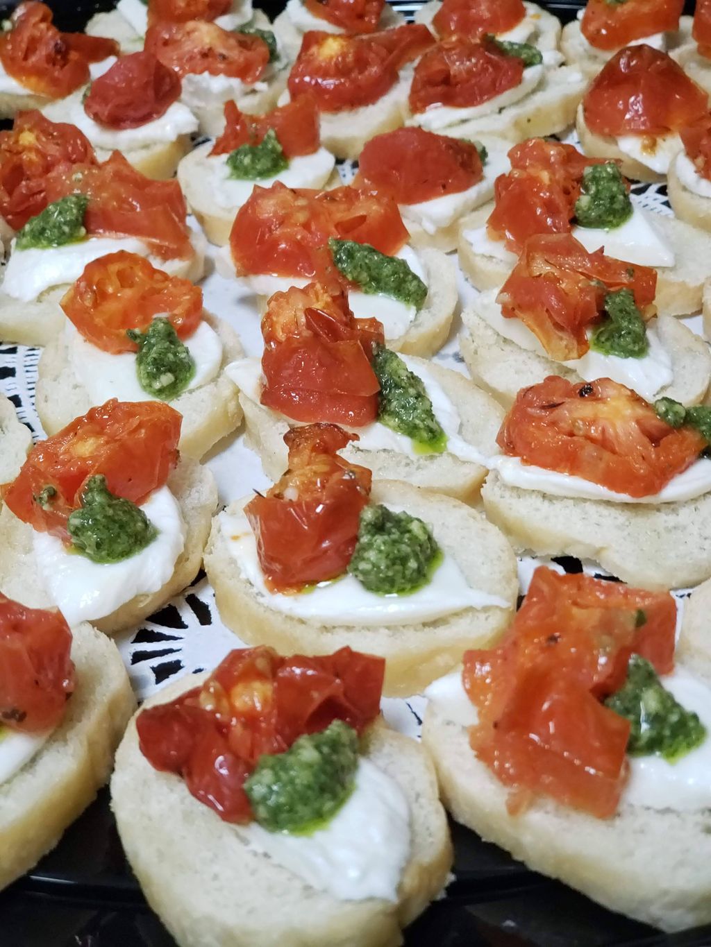 Roasted Tomato Pesto Crostini 