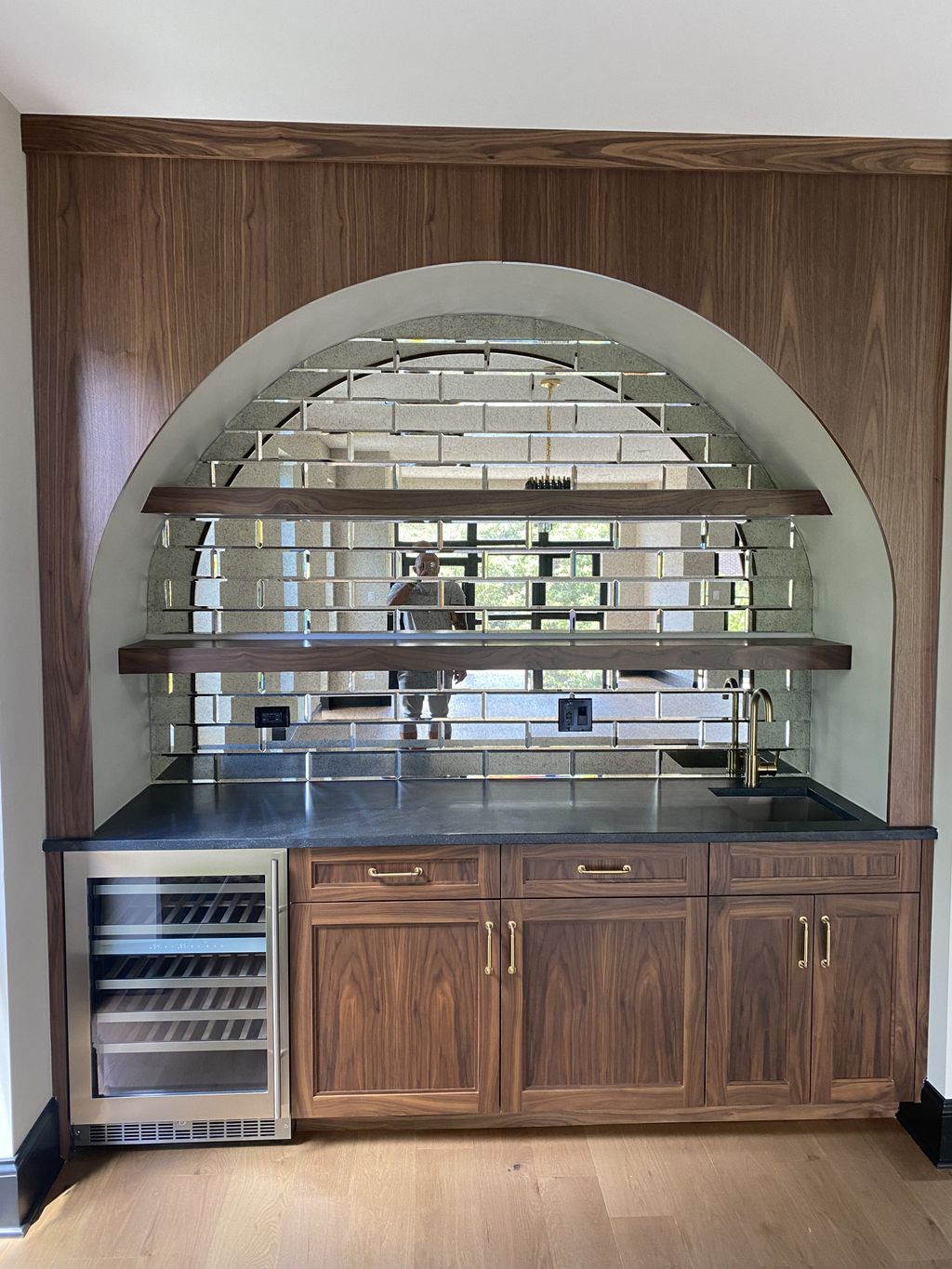 WALNUT SHAKER BAR