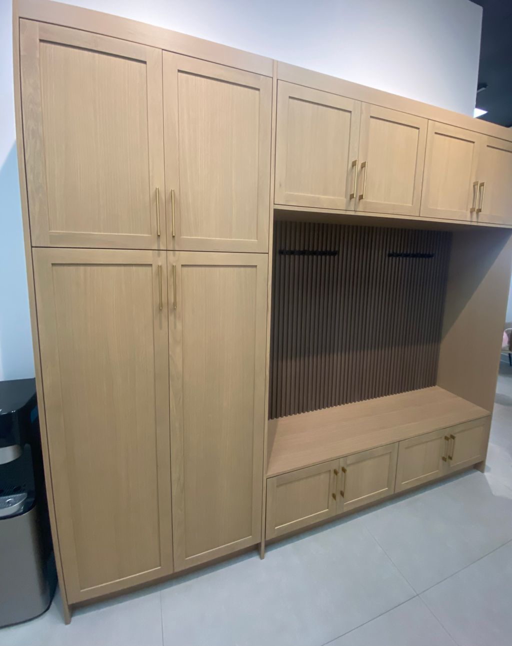 WHITE OAK SHAKER MUDROOM