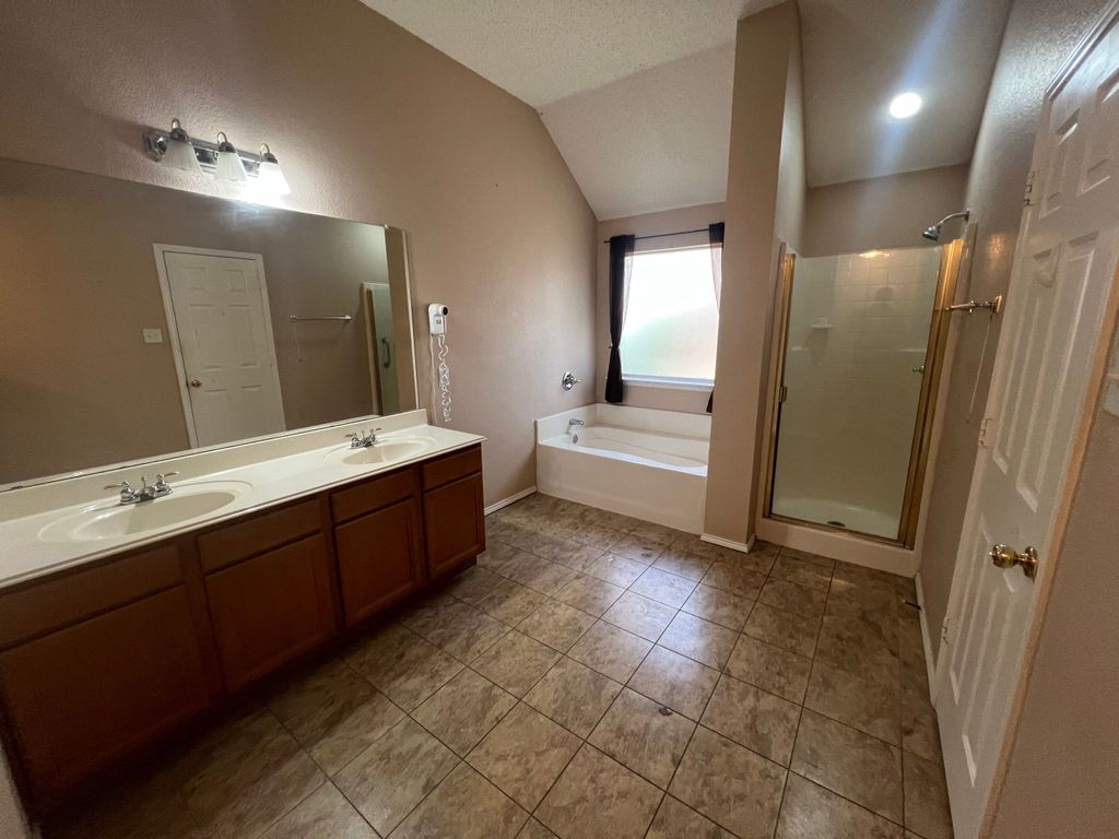 Mansfield Master Bath - BEFORE