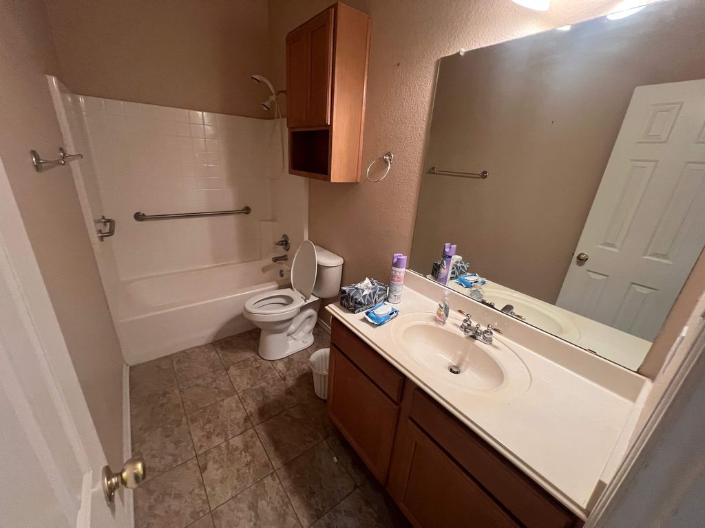Small Bath 1 - BEFORE