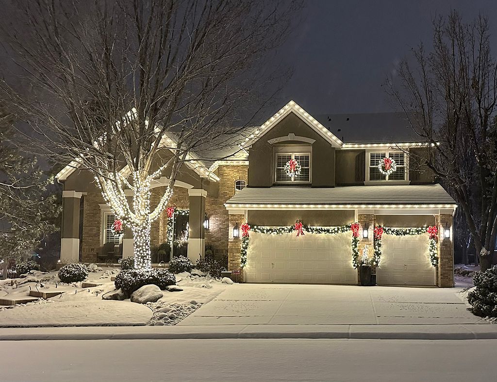 Roofline, Wreaths, Garland andTree Wrap
