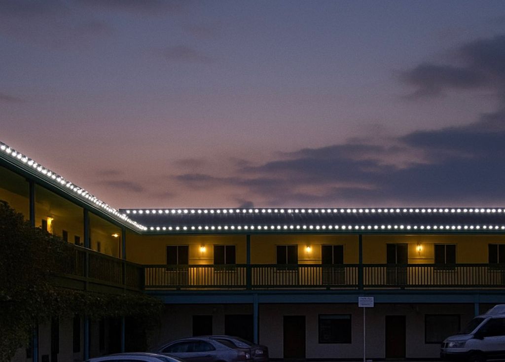 C9 holiday light install commercial/residential bu