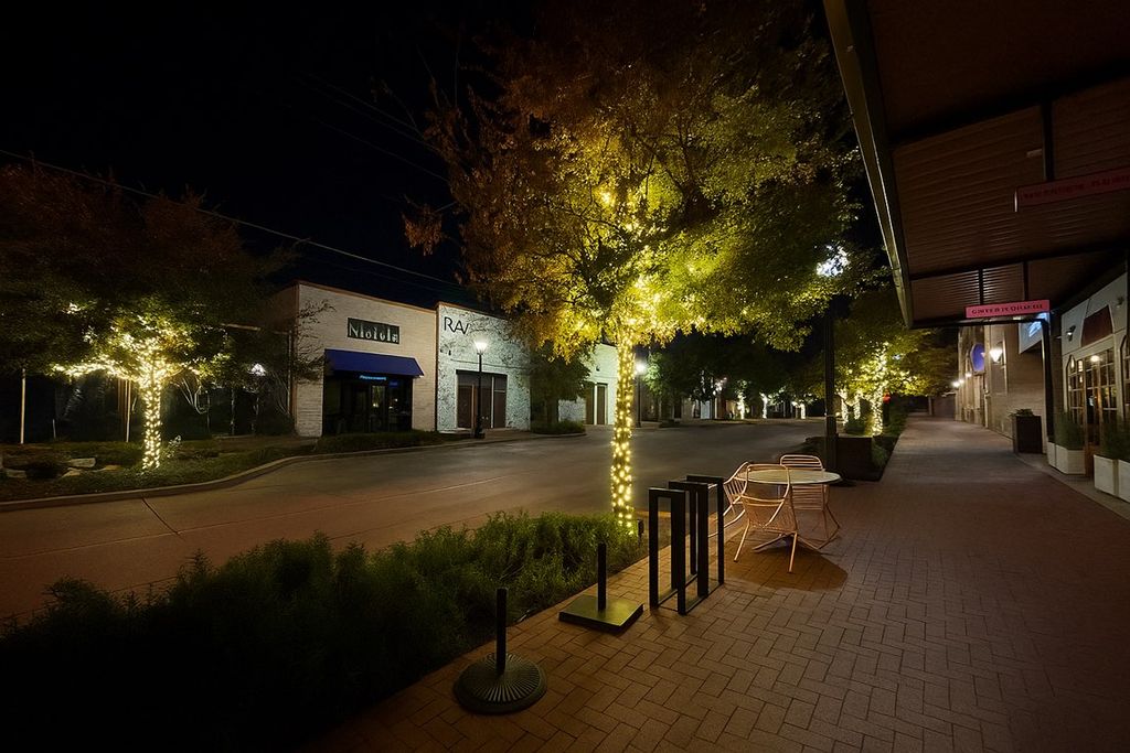 Holiday light install
Lighting up the whole shoppi