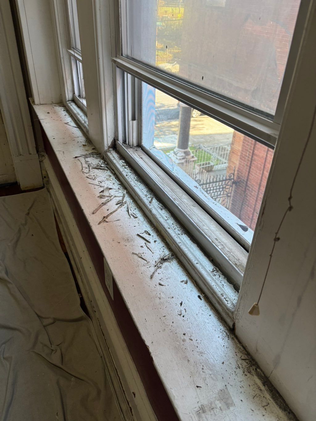 Cutting out of caulk and prep window sill