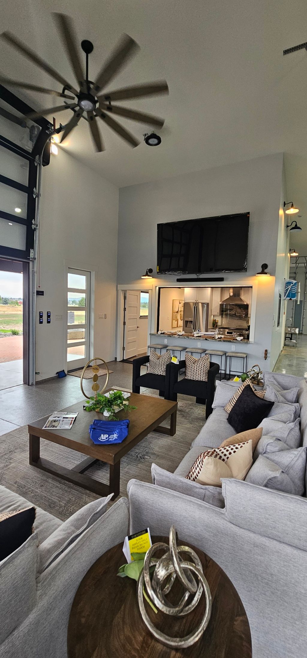 entertainment area of garage, sitting are view int