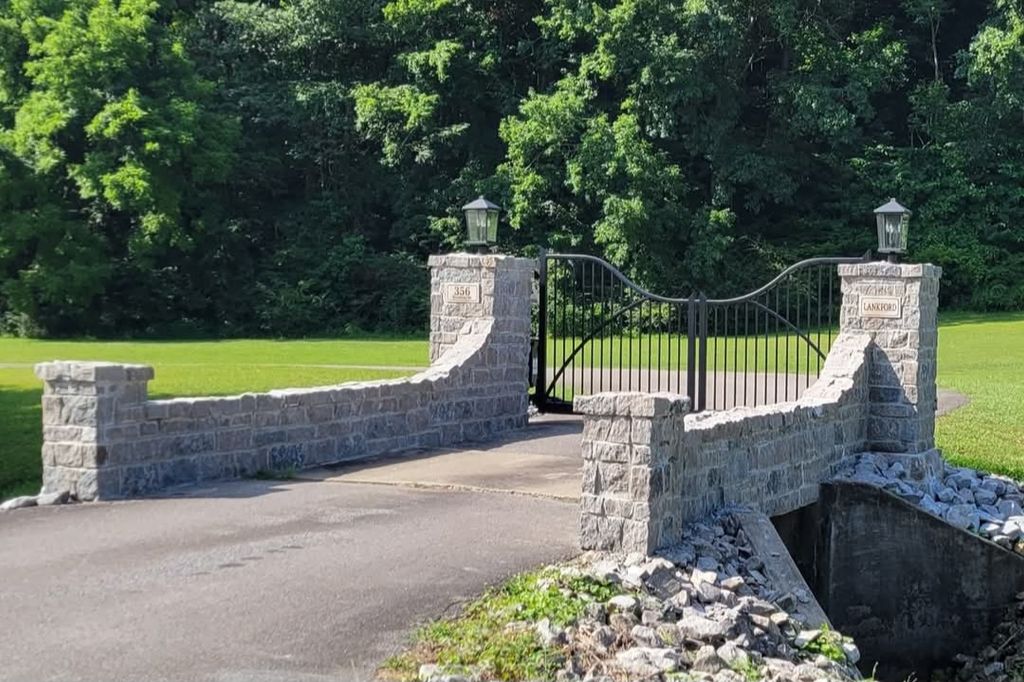TN Limestone Entrance and walls.