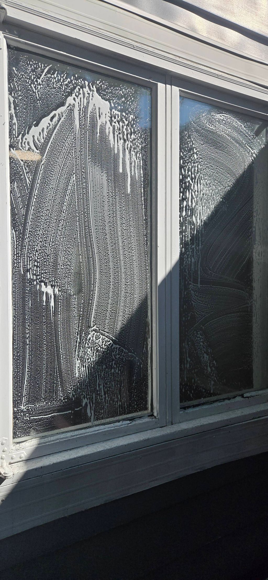 Cleaning of windows outside the home 