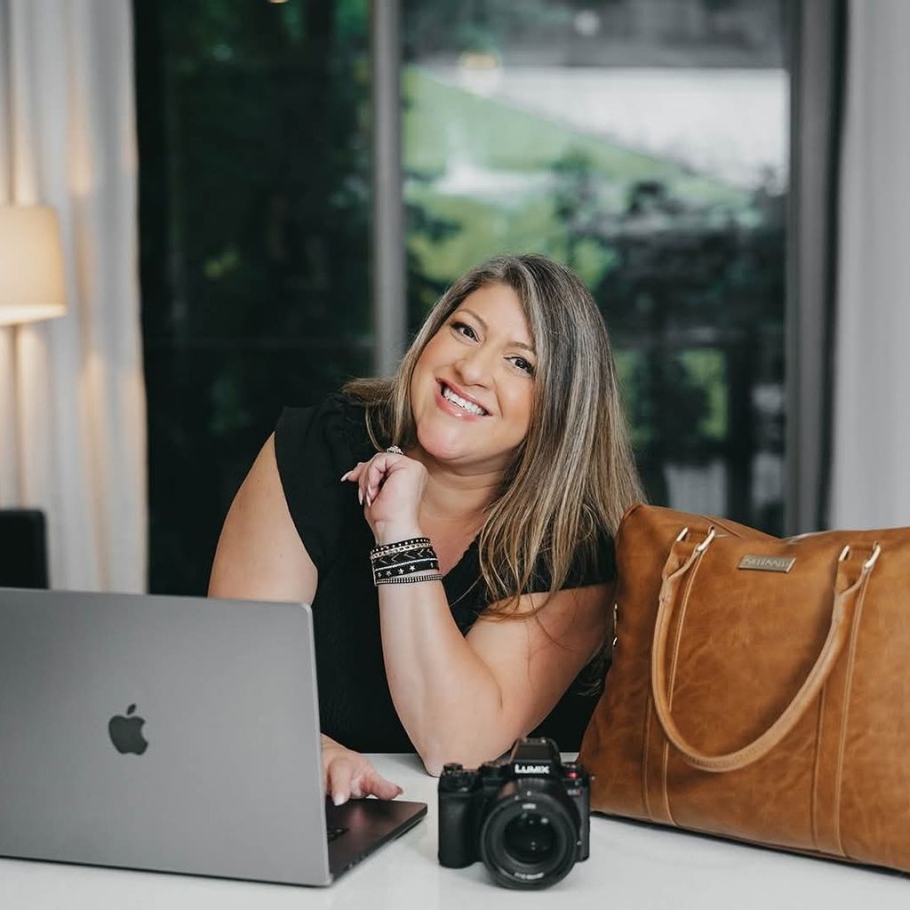 Vanessa Lewis Studio 📸 Photography