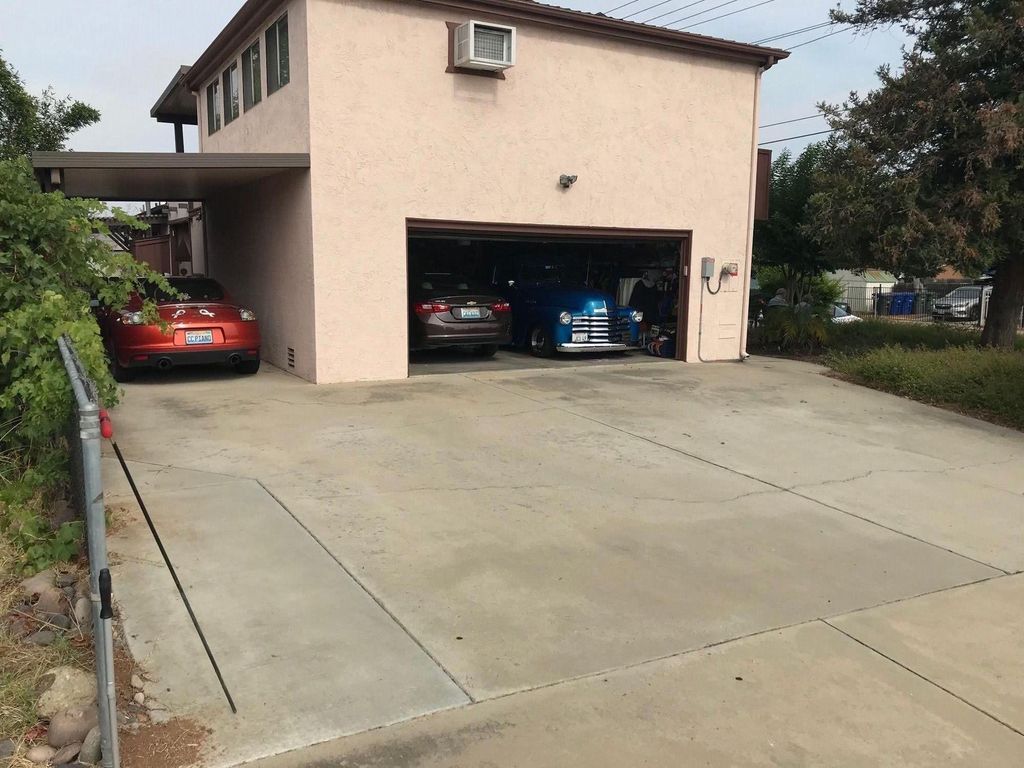 Concrete Driveway Before concrete stain El Cajon, 