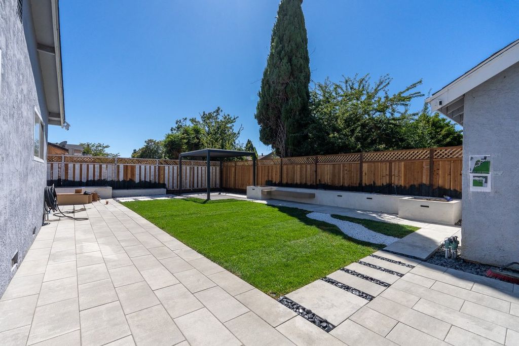Pavers,new sod, concrete planters with floating be