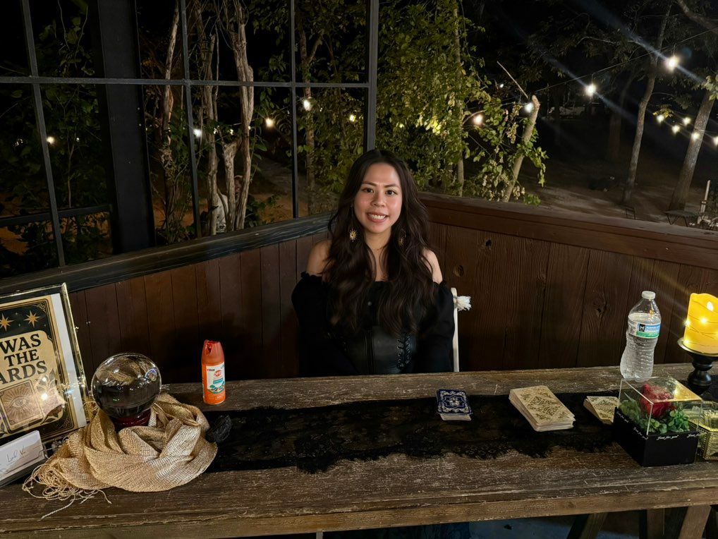 Wedding readings for Madison and Axel 💍