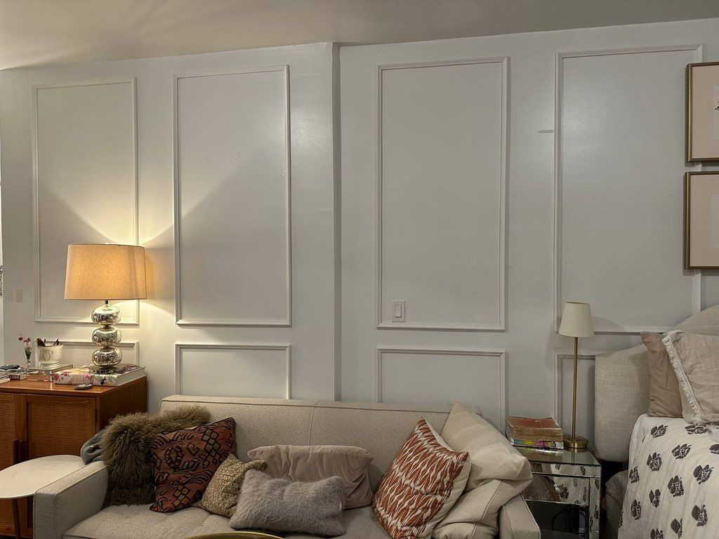 Decorating wall with the trim 