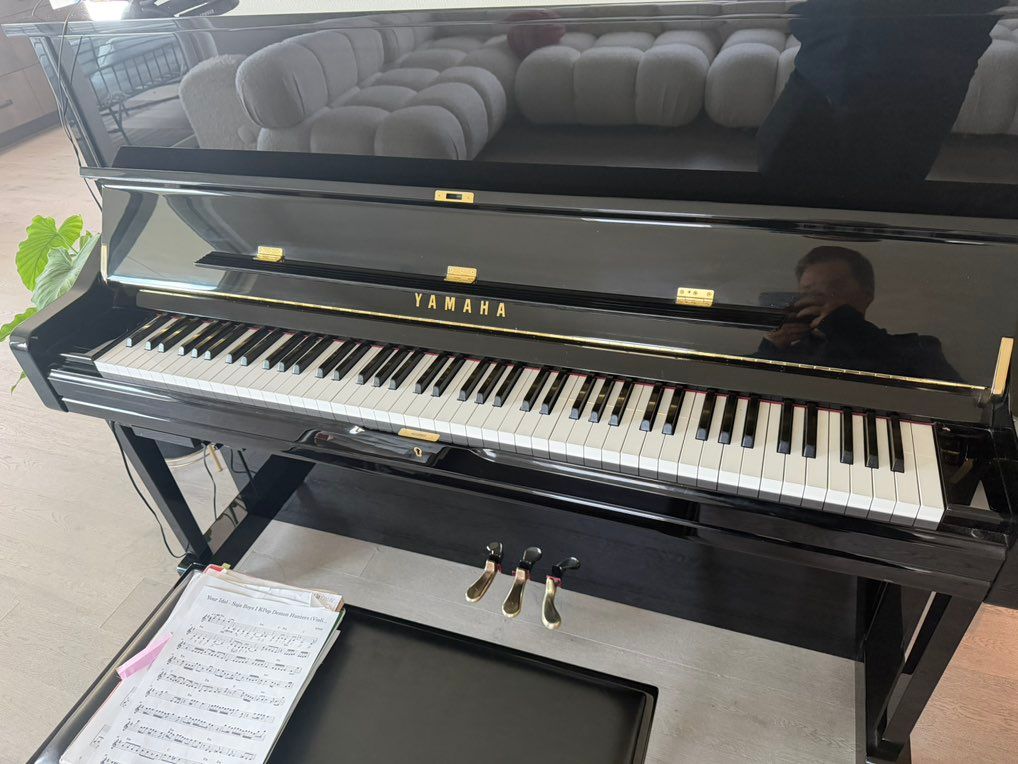 Temporary replacement pedal installation on a pian