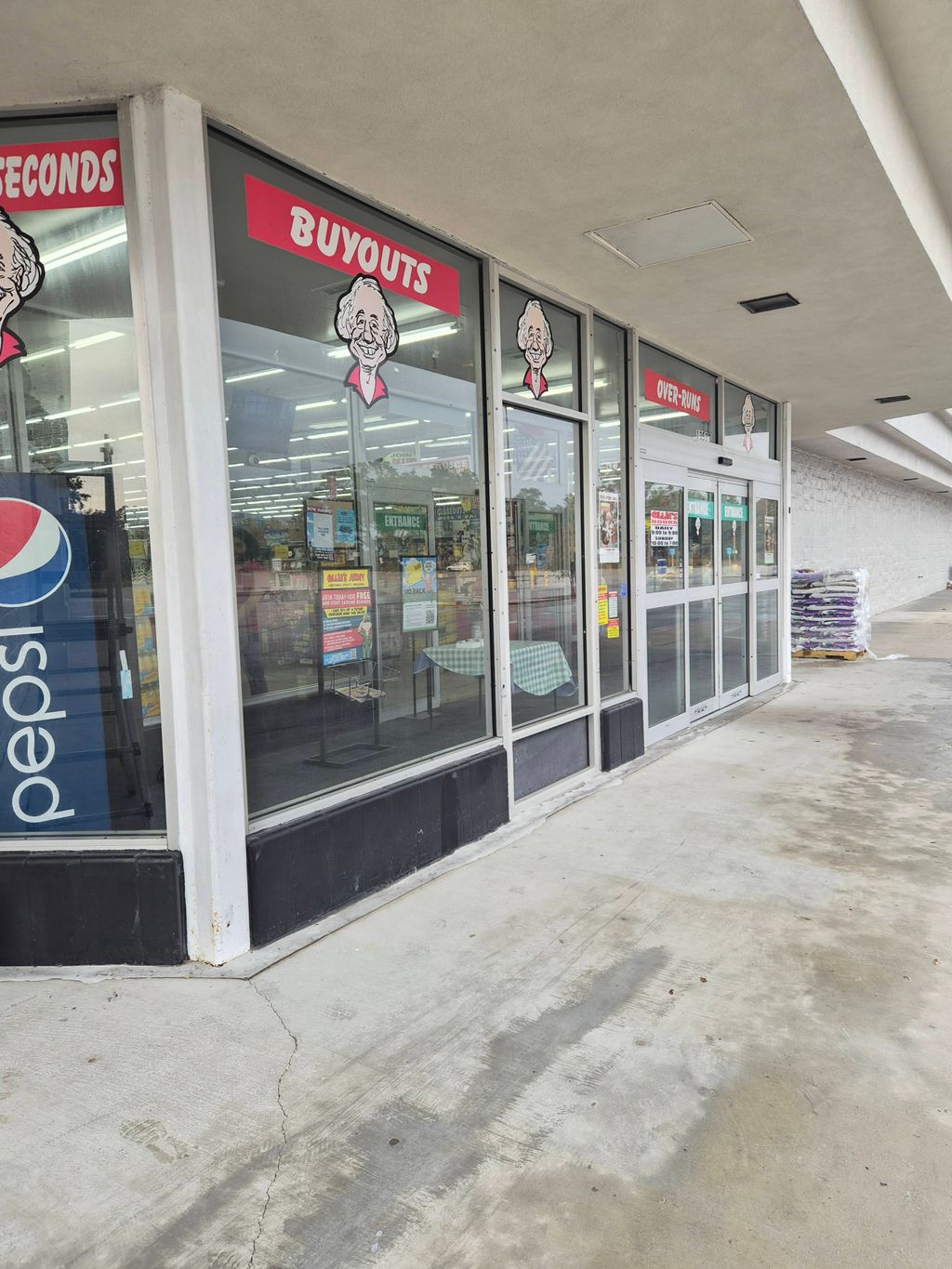 Before the magic happens ✨🧼
1. After the shine ✨ s