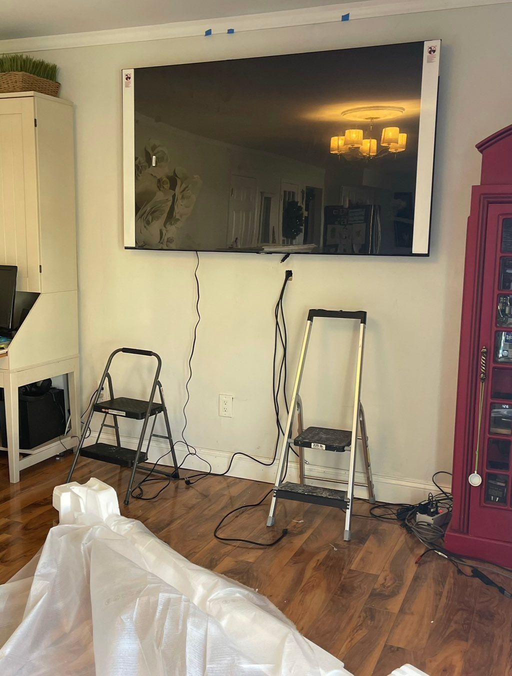Mounted TV on wall, hidden wires 