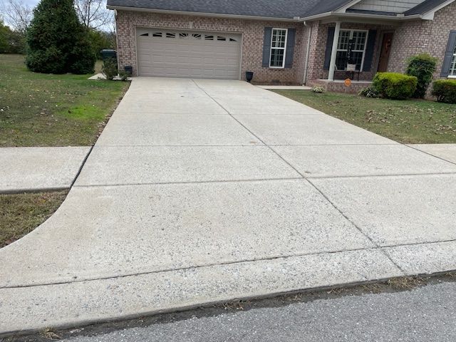 Pressure Washed DriveWay 