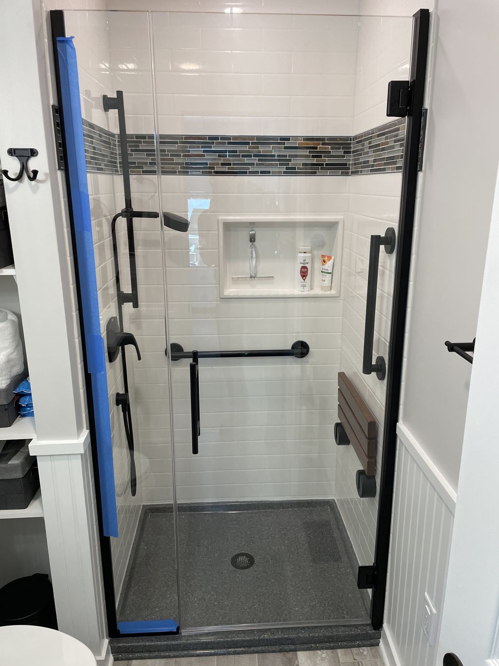 Onyx Shower in Hollywood Beach MD