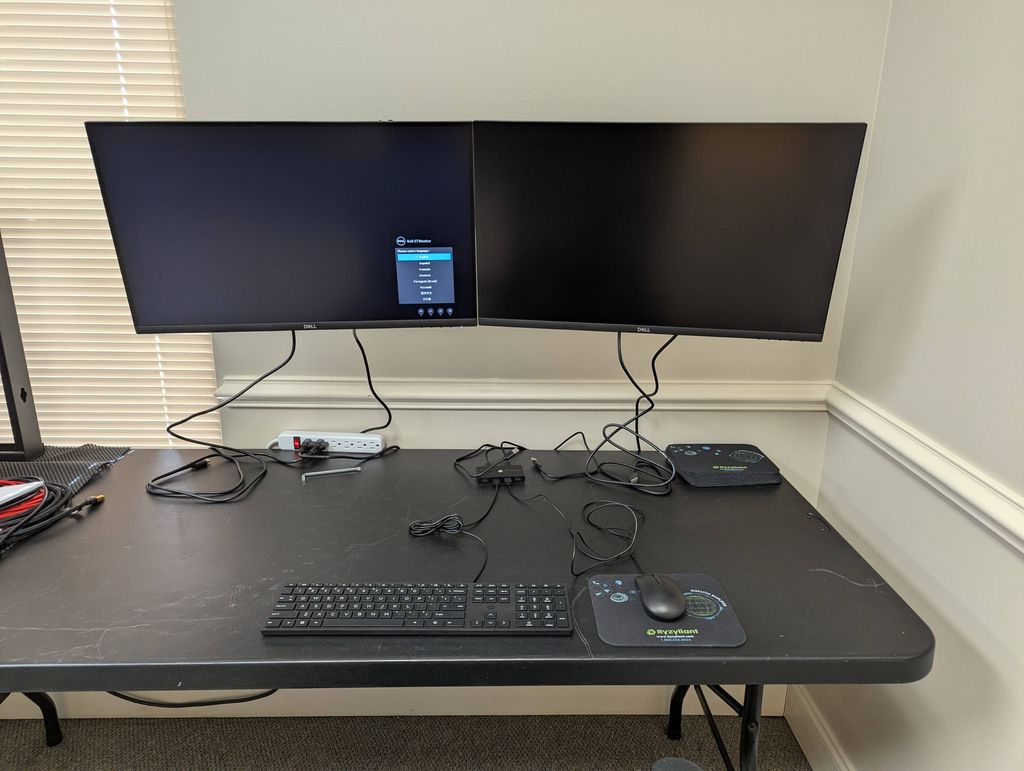 Dual monitor wall-mount 