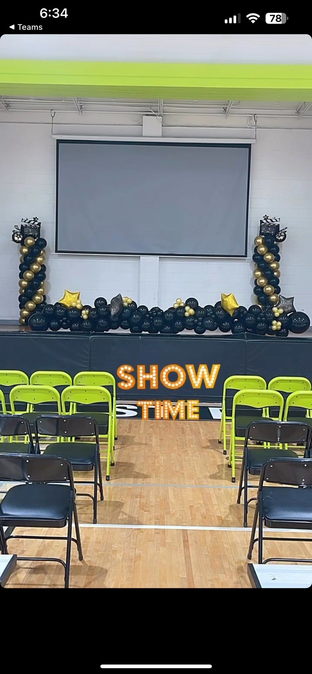 Two balloon columns and one 8ft garland 