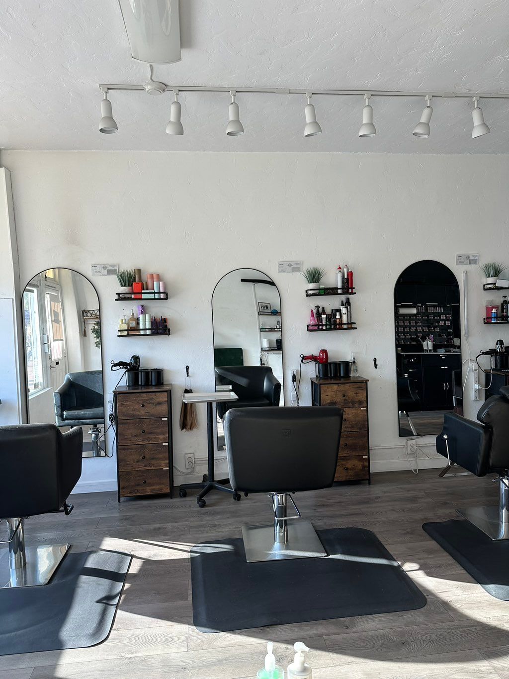 I mounted the mirror and shelves 