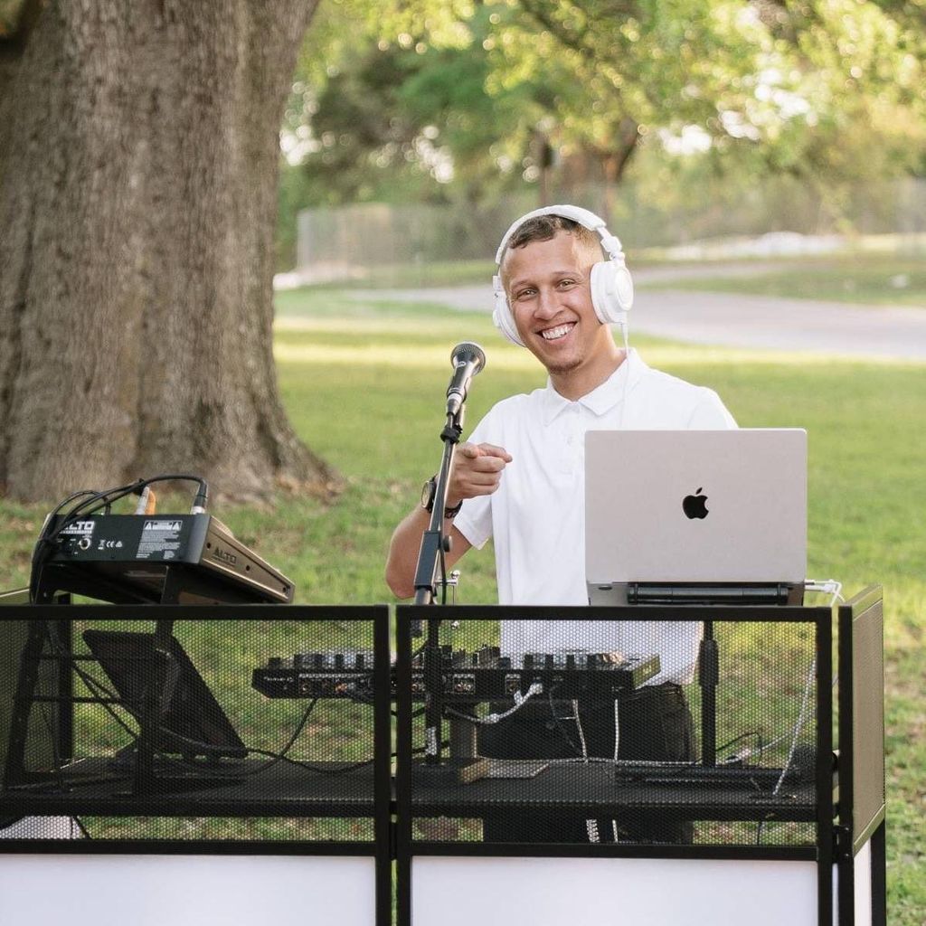 Sunkisst Entertainment DJ & Photo Booth