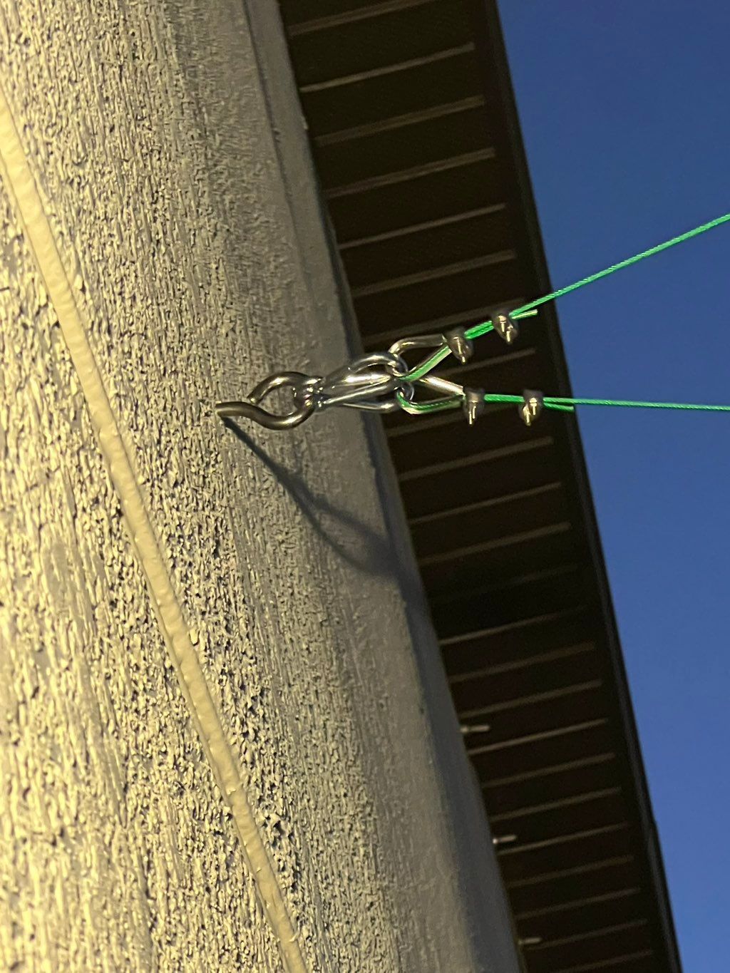 Rapid release steel cable connector for string lig