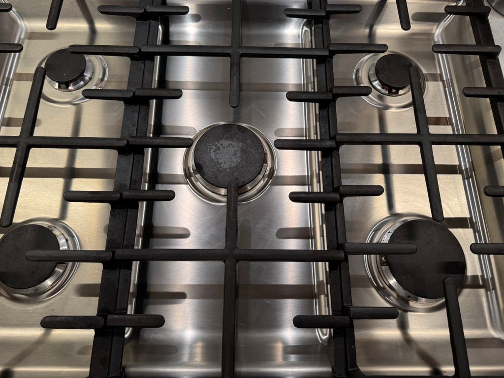 Deep cleaning service in LIC — removing grime, bui