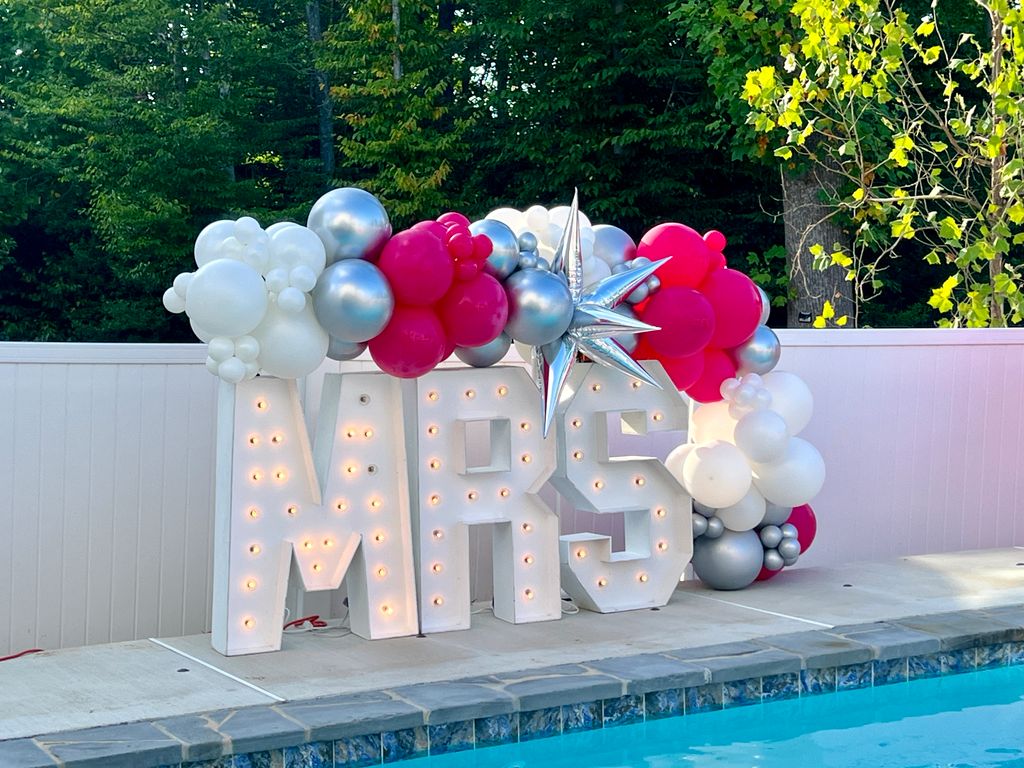 Poolside Bridal Shower Decor