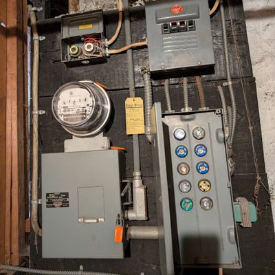 Avatar for Brandon May Electrician