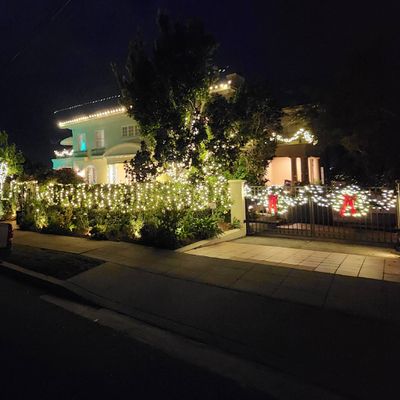 Avatar for Jingle Bulbs Holiday Lighting and Decor