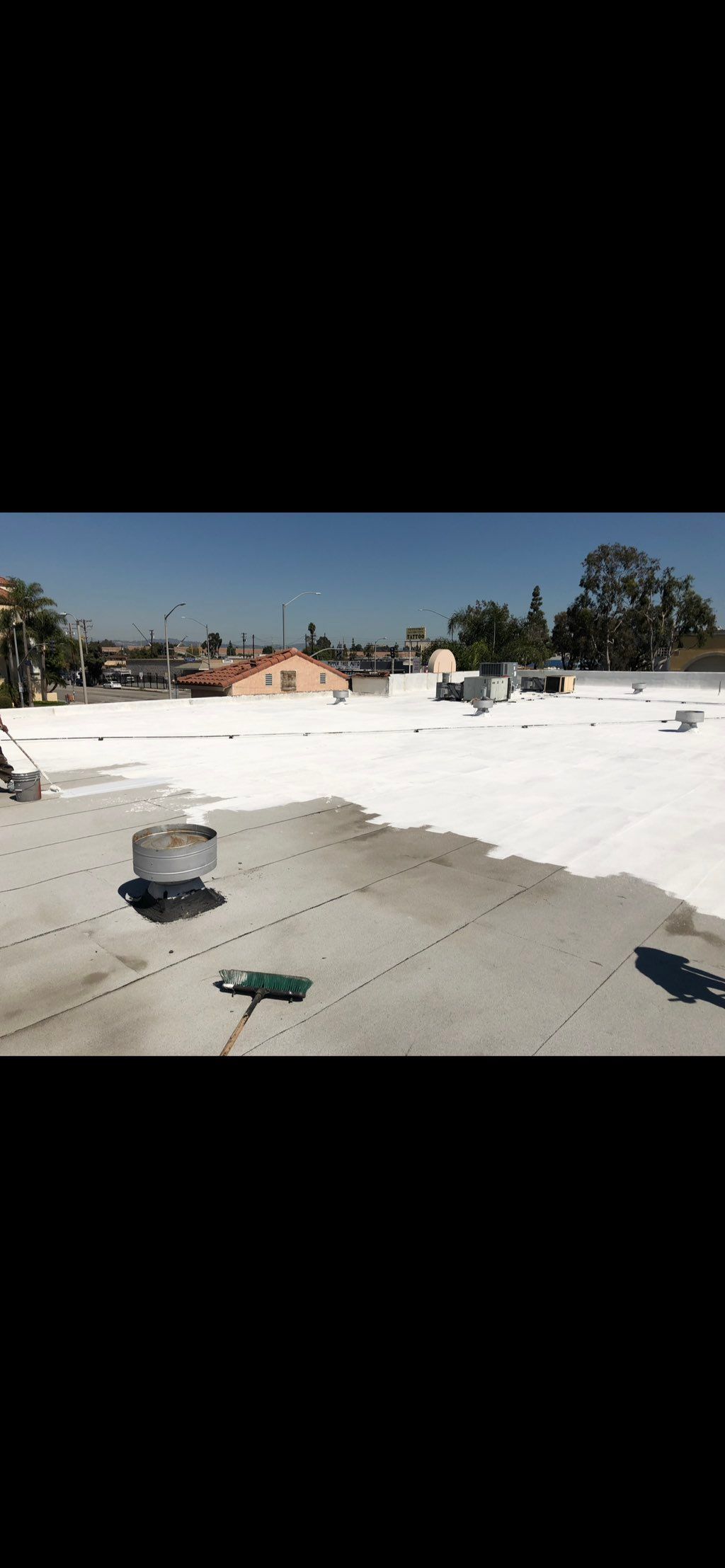 Commercial roof . Silicone mastic.& silicone roof 