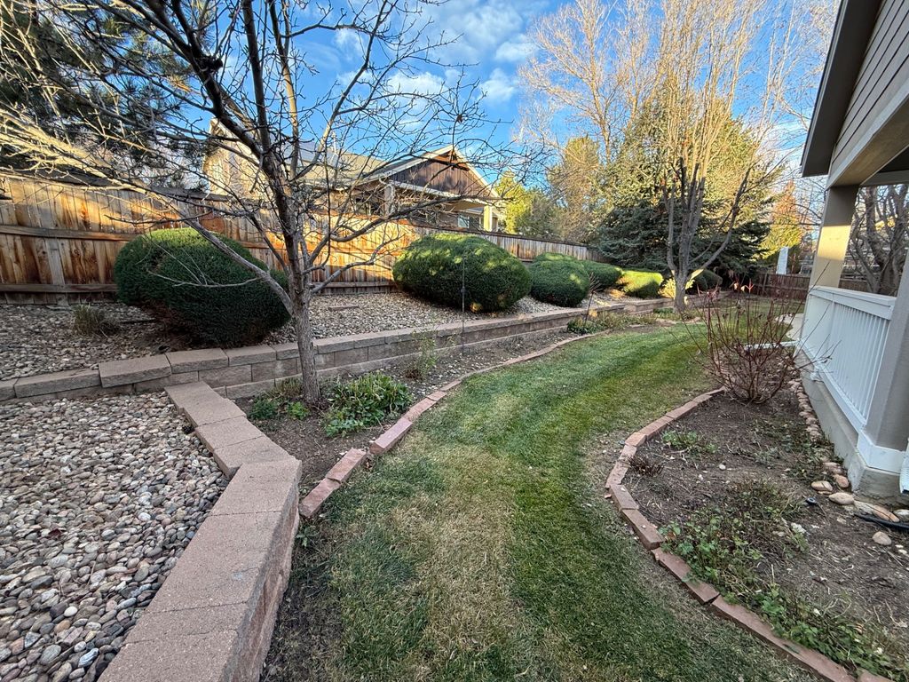 Side yard retaining wall