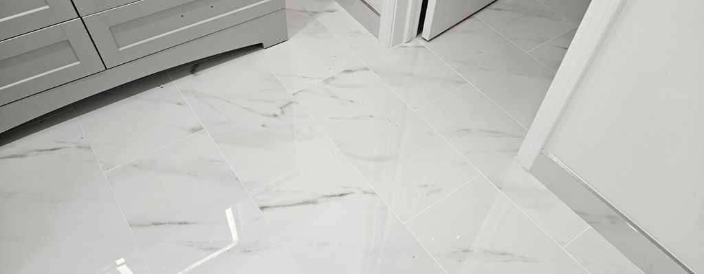 Neatly cleaned bathroom floor