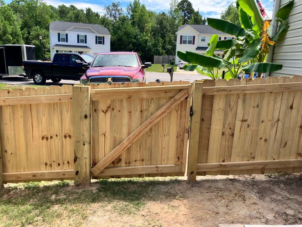 4’ stockade fence with 4’ gate