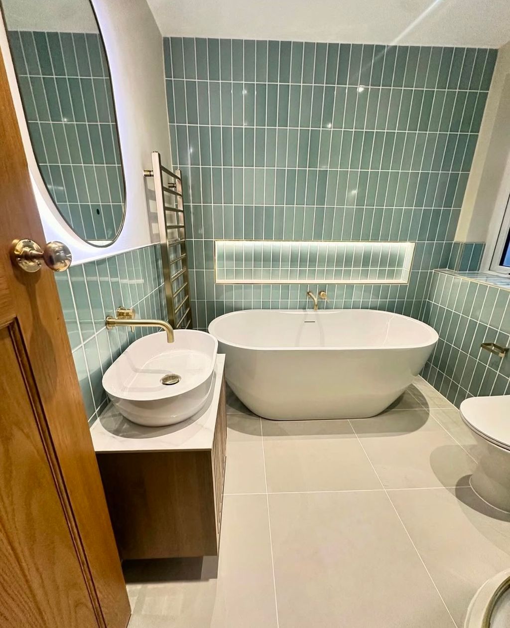 Luxury bathroom tile installation with freestandin