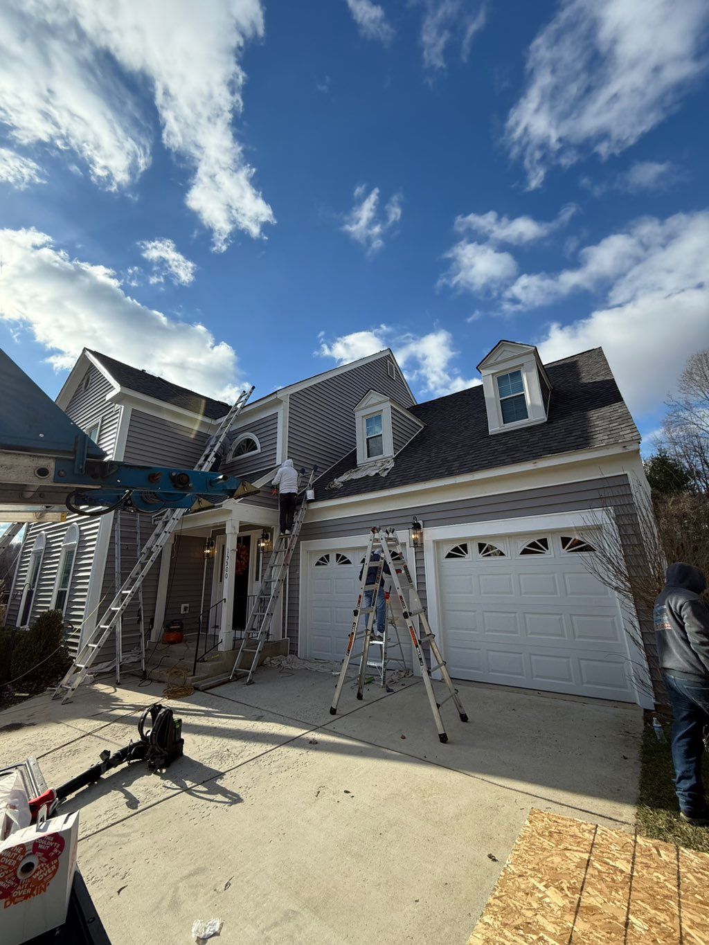 Full siding and roof replacement 💪
