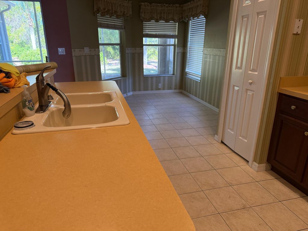 From gleaming sinks to spotless floors, we make ev