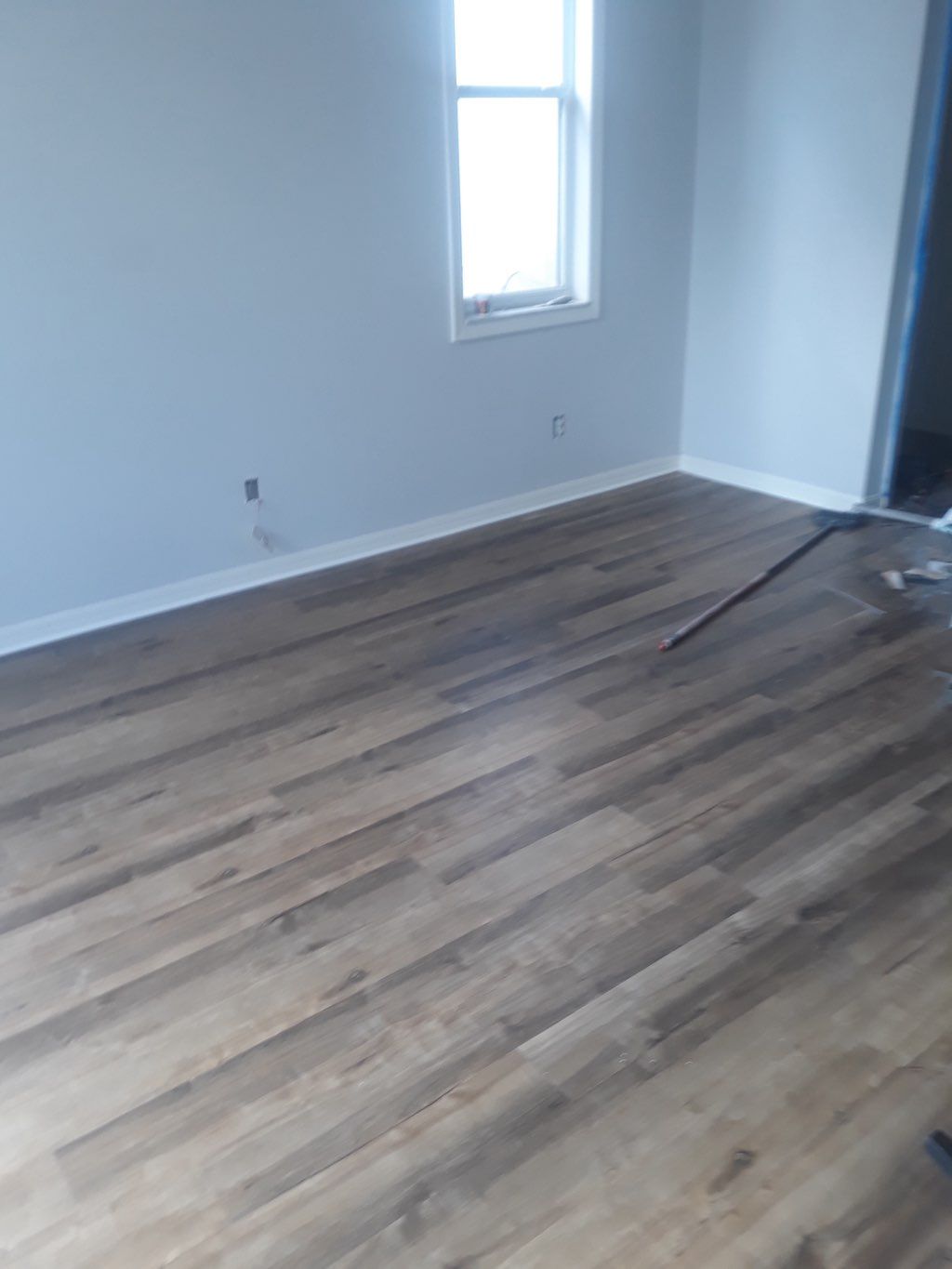 Vinyl flooring and baseboards installation 