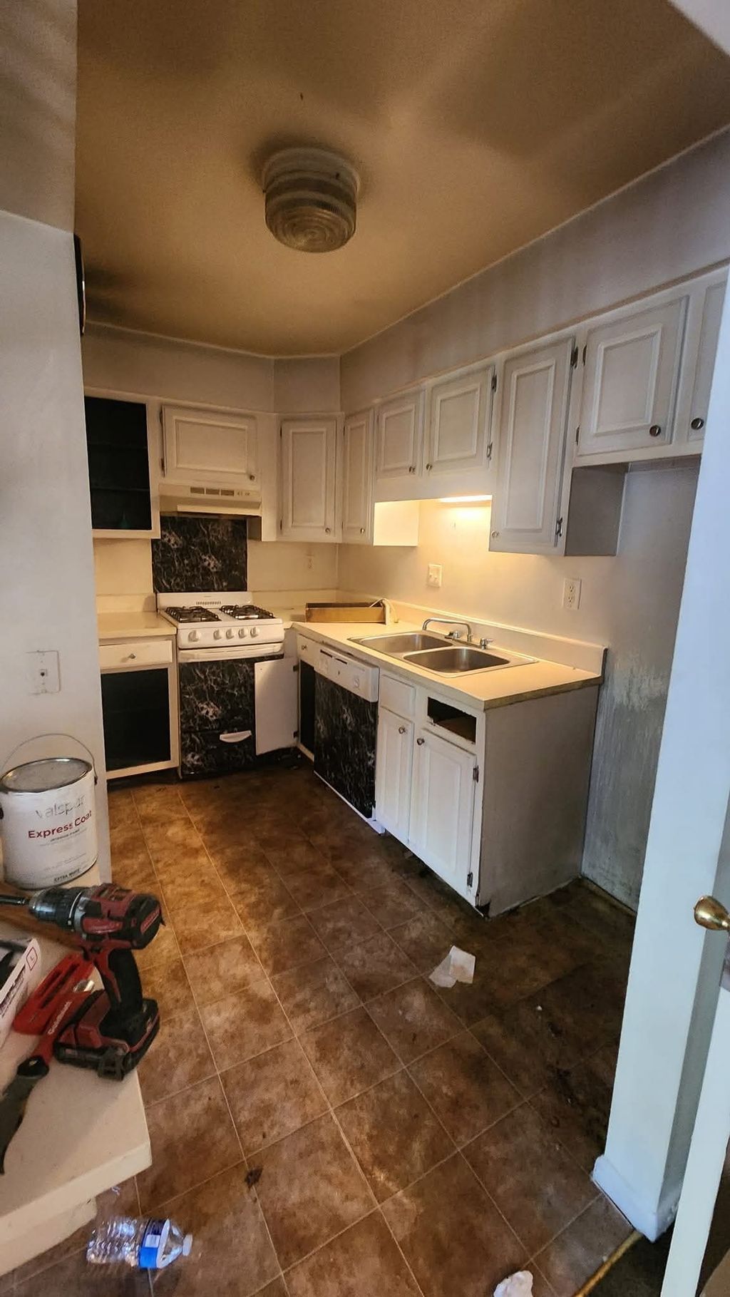 Before kitchen remodel 