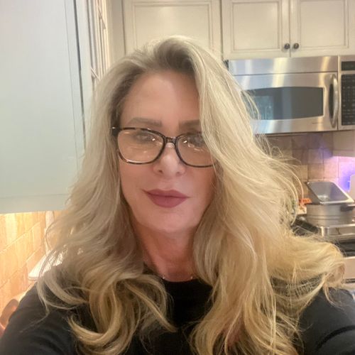 Kari koerper (makeup only provides hair stylist)