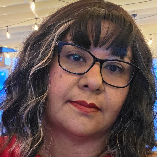 Yaya's Colorful Face Painting